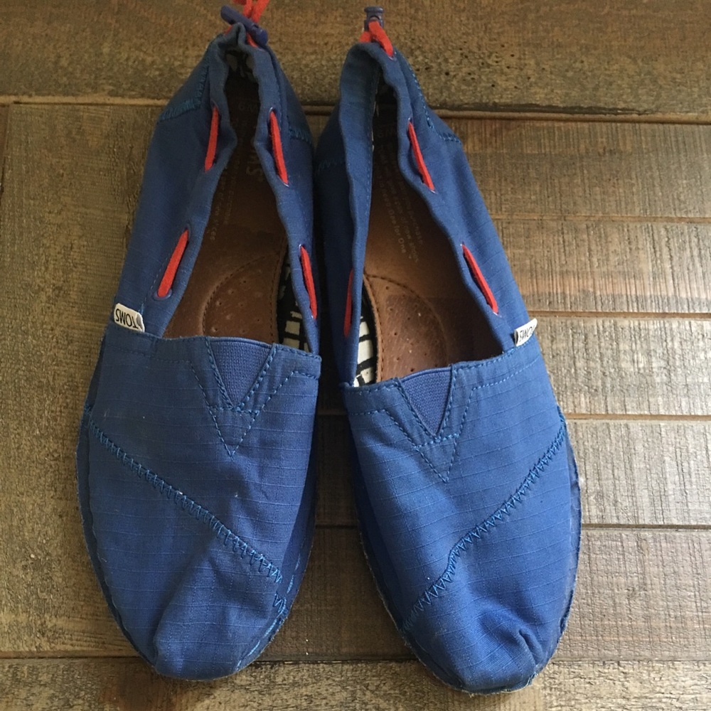 Toms Blue Classic Loafer size 9.